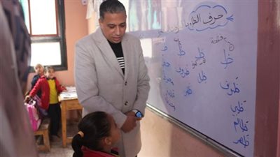 وكيل تعليم الجيزة يتفقد إدارة أبو النمرس التعليمية ويشيد بالأنشطة الرياضية والتعليمية