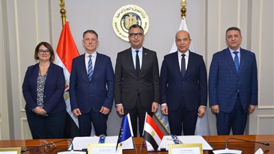 بروتوكول تطوير منظومة الأمن الغذائي بين وزير التموين مع الوكالة الإيطالية
