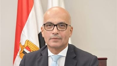 رئيس جامعة عين شمس يصدر قرارات بشأن تعيينات جديدة في كلية التربية 