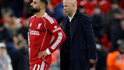 بعد انتهاء جلستهما.. سلوت يحسم موقف محمد صلاح من مباراة ليفربول وبرايتون