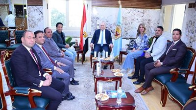 استقبال حافل للفنان سامح حسين ولقاء سويدان أعضاء تحكيم تياترو جامعة سوهاج -صور