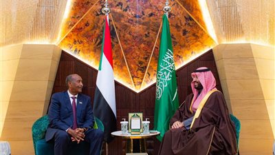 ولي العهد السعودي ورئيس مجلس السيادة السوداني يبحثان دعم الاستقرار في السودان