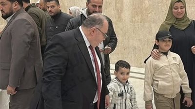 توافد المصريين بالمملكة العربية السعودية على اللجان الانتخابية للمشاركة في الانتخابات البرلمانية 