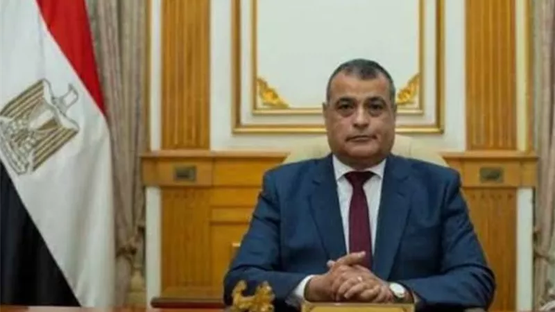 وزير الإنتاج الحربي يشدد على تطبيق معايير الجودة خلال تفقده مصنع حلوان