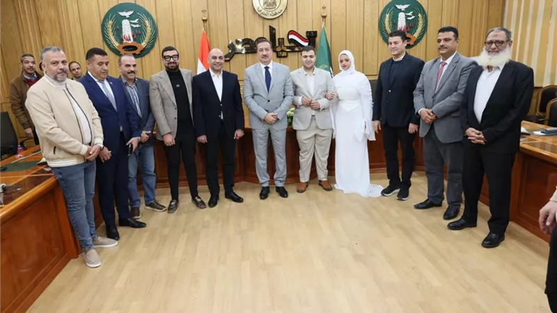 محافظ المنوفية يشهد عقد قران عروسين يتيمين  من مؤسسة تربية البنين والبنات 