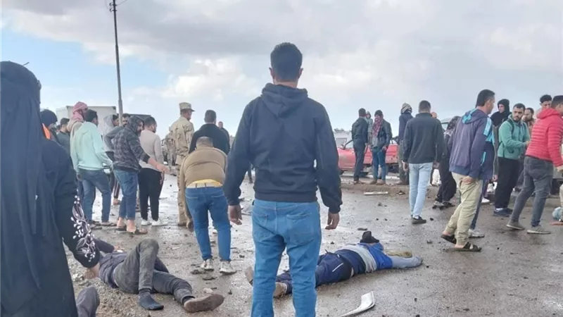 مصرع شخصين وإصابة 15.. حادث تصادم ميكروباص بربع نقل بكفر الشيخ