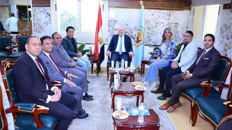 استقبال حافل للفنان سامح حسين ولقاء سويدان أعضاء تحكيم تياترو جامعة سوهاج -صور