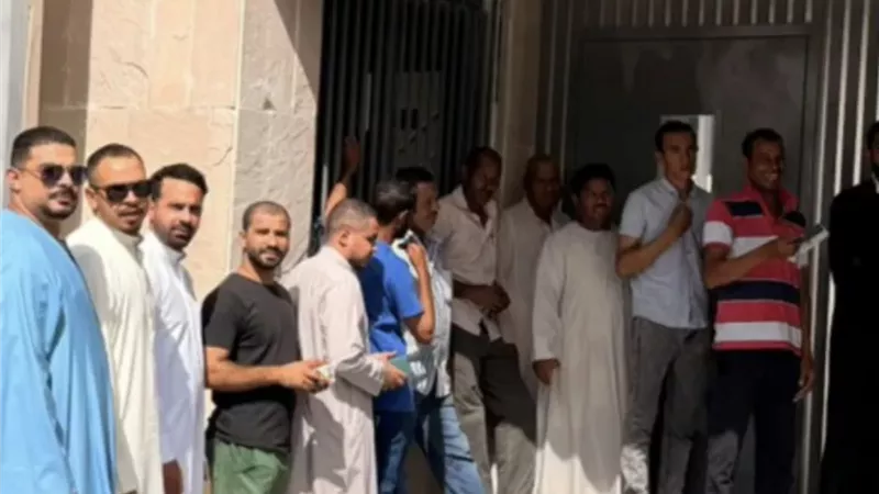 لليوم الثاني.. المصريين في الخارج يشاركون في الانتخابات البرلمانية 