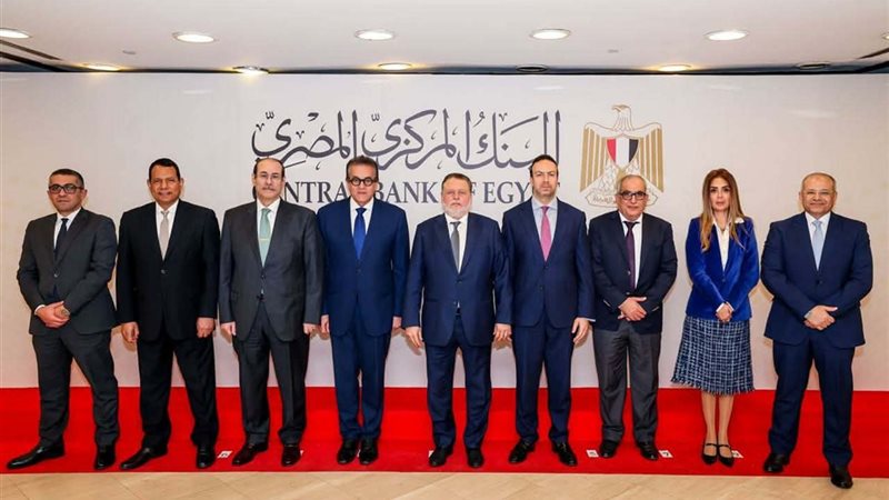اثناء توقيع البروتوكول