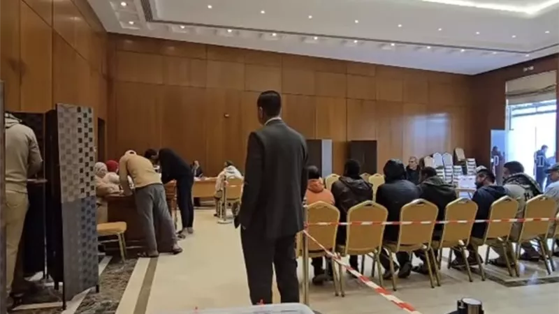 توافد المصريين على اللجان الانتخابية بالأردن للمشاركة في الانتخابات البرلمانية