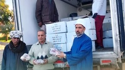 بإجمالى 2 طن.. محافظ أسوان يتابع تسليم الأوقاف للحوم 