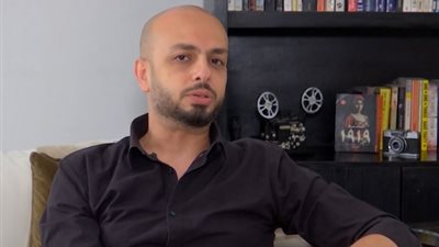ماذا قال أحمد مراد للميس الحديدي:  النقد مش بيخوفني واللي يخاف مايكتبش