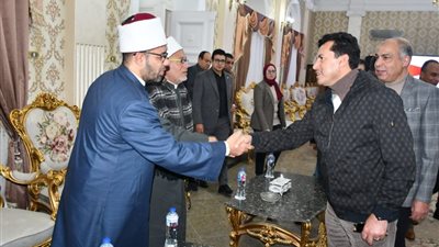 وزير الرياضة ومحافظ المنيا يبحثان تطوير المنشآت الشبابية والرياضية