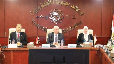 وزير التعليم العالي يترأس اجتماع مجلس إدارة معهد بحوث الإلكترونيات
