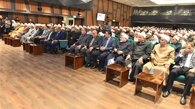 محافظ أسيوط ووزير الأوقاف يلتقيان أئمة المساجد وقيادات الدعوة