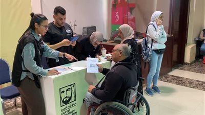 اللجنة المنظمة لماراثون زايد الخيري تبدأ تسليم التيشيرتات وحجز التوبيسات للمشاركين