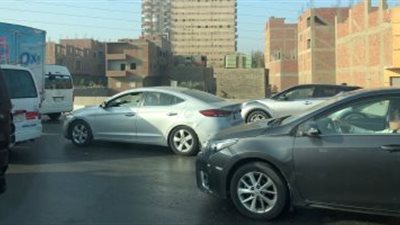 النشرة المرورية.. كثافات متحركة بالمحاور والميادين في فترة الذروة الصباحية