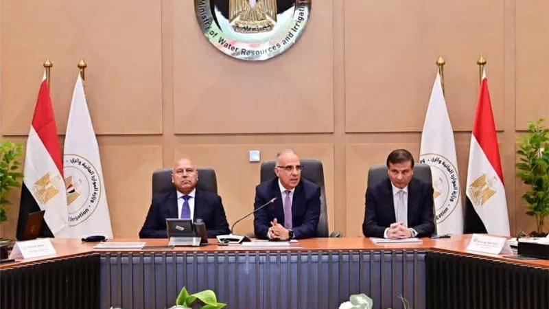 وزراء الصناعة والزراعة والري يناقشون موقف تنفيذ شبكة الصرف الزراعي بالفيوم