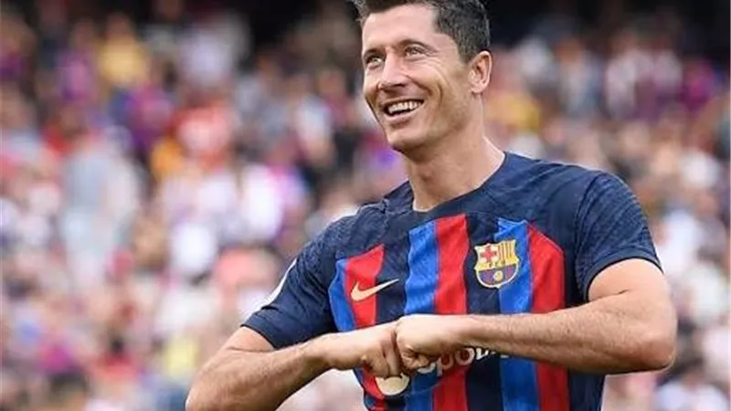 ليفاندوفسكي يرحل عن برشلونة عقب تخفيض راتبة.. تفاصيل