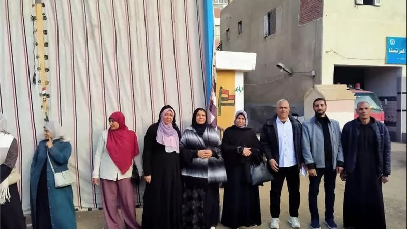توافد الناخبين على لجان كفر شكر بالقليوبية في أول أيام إعادة المرحلة الثانية للانتخابات