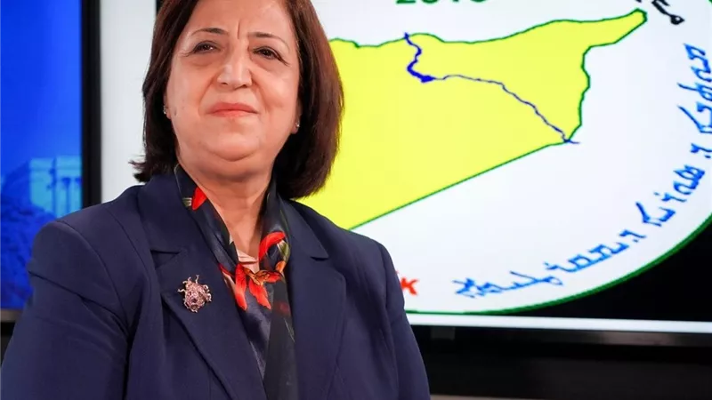 ممثلة مسد بواشنطن: الفيدرالية تمنع عودة الاستبداد وتضمن توزيع السلطة في سوريا