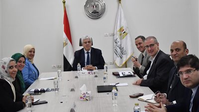 وزير التعليم العالي يبحث تفاصيل مشروع جامعة النقل الدولية 