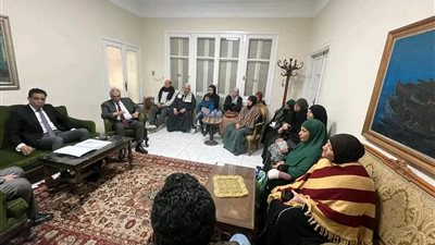 مساعد وزير الخارجية يلتقي أسر المتغيبين في ليبيا لبحث مستجدات حادث الهجرة