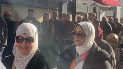 توافد المواطنين على اللجان الانتخابية بدمنهور للمشاركة في جولة الإعادة لانتخابات النواب