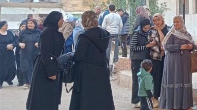 حضور نسائي كبير بمركز المراغة بسوهاج أمام اللجان الانتخابية للمشاركة في الانتخابات البرلمانية 