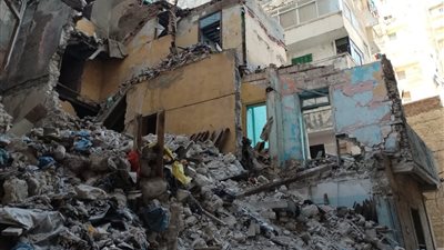 انهيار عقار بشارع ابن الفرات في الجمرك.. والمحافظة تؤكد عدم وقوع إصابات 