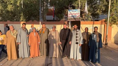 إقبال كثيف على لجنة مدرسة الأشراف العسيلية بالدائرة الأولى في قنا