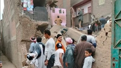 بالأسماء والصور.. انهيار منزلين واستخراج 4 مصابين والبحث عن مفقود بأسيوط 