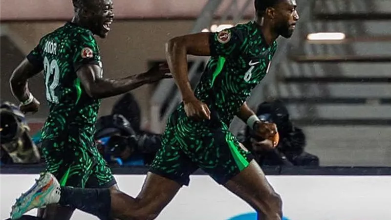 منتخب نيجيريا يفتتح مشواره في كأس الأمم الأفريقية 2025، بالفوز على تنزانيا بهدفين