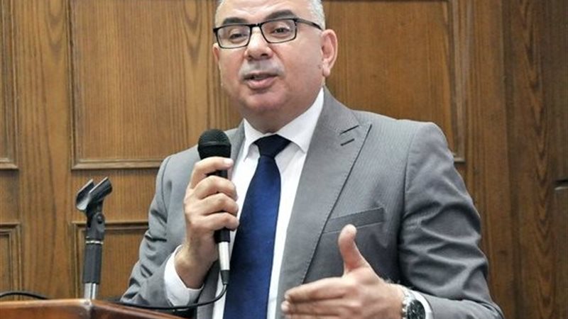 عميد كلية تجارة عين