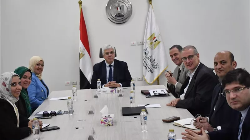 وزير التعليم العالي يبحث تفاصيل مشروع جامعة النقل الدولية 