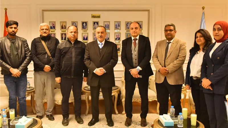 محافظ أسيوط يختتم مباحثاته مع وفد شركة هندية لبحث توطين تكنولوجيا حديثة في رصف الطرق