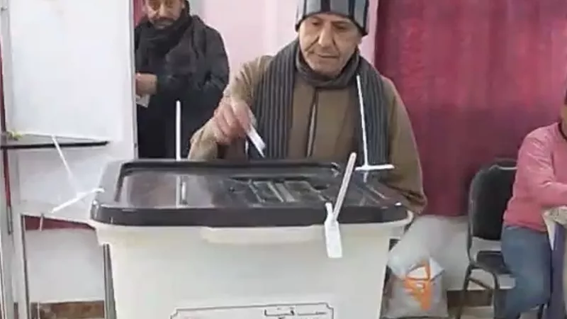 المواطنون يدلون بأصواتهم في انتخابات النواب بنجع حمادي