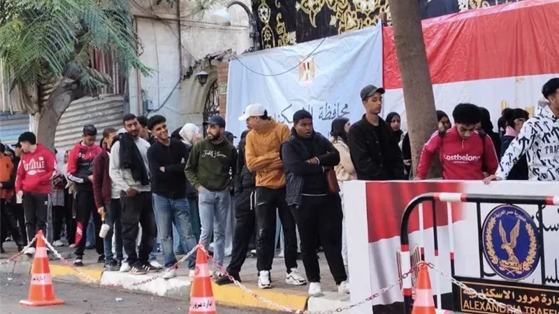 توافد المواطنين على اللجان الانتخابية بالإسكندرية للمشاركة في انتخابات النواب 