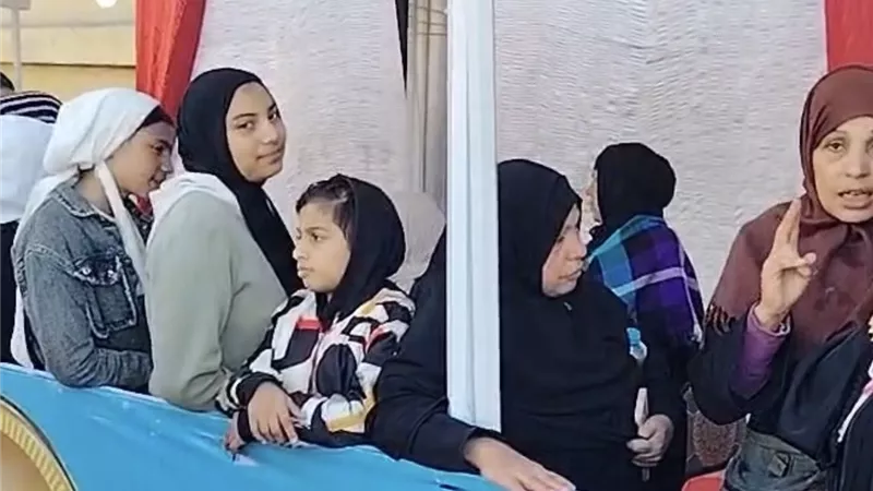 السيدات يتصدرن المشهد أمام اللجان الانتخابية في إمبابة 