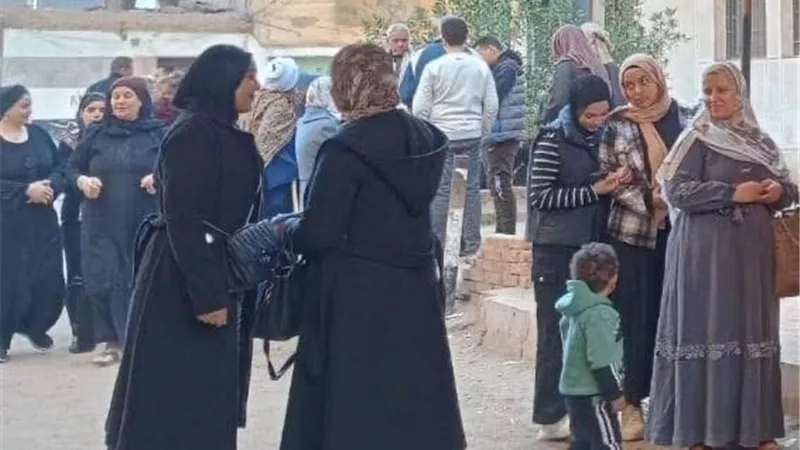 حضور نسائي كبير بمركز المراغة بسوهاج أمام اللجان الانتخابية للمشاركة في الانتخابات البرلمانية 