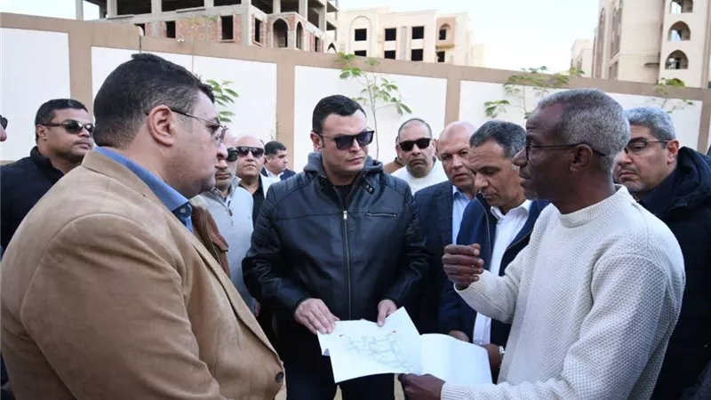 وزير الإسكان يتفقد مشروع بيت الوطن ومحور التسعين