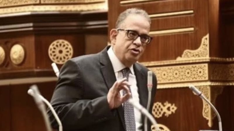 النائب طارق عبد العزيز