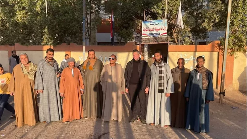 إقبال كثيف على لجنة مدرسة الأشراف العسيلية بالدائرة الأولى في قنا