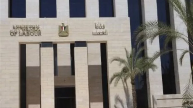 قانون العمل الجديد يشدد العقوبات على مخالفات إلحاق العمالة دون ترخيص