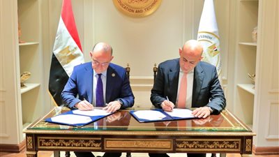 وزير التعليم يوقع بروتوكول تعاون لتمكين الطلاب من الأنشطة المالية غير المصرفية