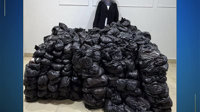 ضبط سيدة بحوزتها سلع غذائية لتوزيعها على الناخبين بالمنيا
