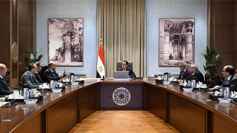 رئيس الوزراء يتابع خطة التوسع في طرح المزيد من الشركات بالبورصة