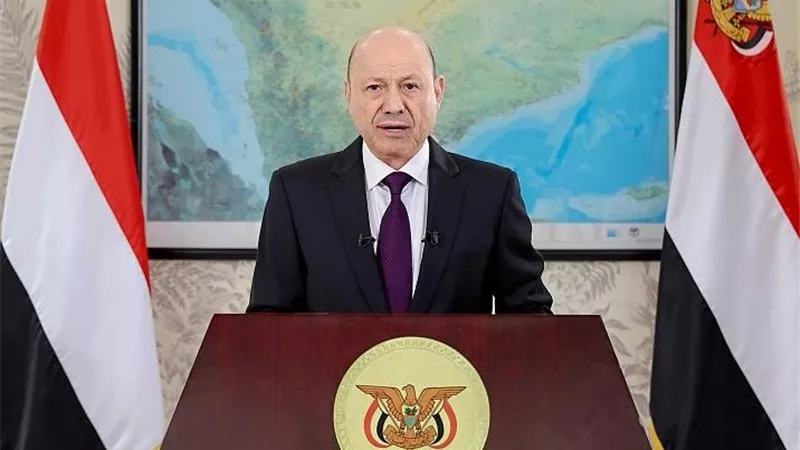 العليمي يؤكد مواصلة التنسيق لحماية البحر الأحمر ويتهم الحوثيين بإفشال التهدئة 