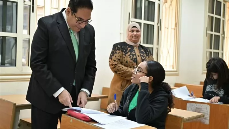 رئيس جامعة القاهرة يوجه بسرعة إعلان النتائج بعد انتهاء أعمال التصحيح