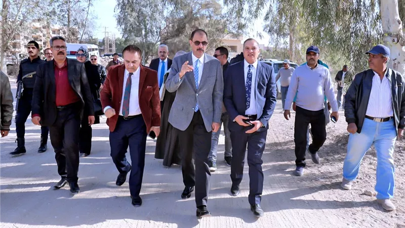 محافظ سوهاج فى جولة بمصنع الطوب الأسمنتي غرب جرجا جنوب سوهاج